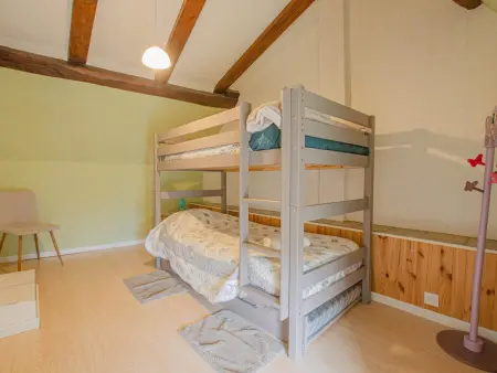 Gîte familial 8 pers. à Neuville-sur-Vanne, jardin et jeux enfants : photo 9