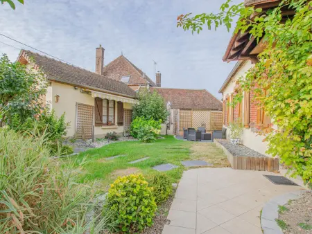 Gîte familial 8 pers. à Neuville-sur-Vanne, jardin et jeux enfants : photo 12
