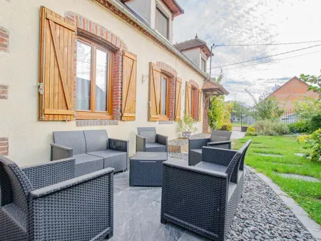Gîte familial 8 pers. à Neuville-sur-Vanne, jardin et jeux enfants : photo 13