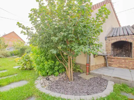 Gîte familial 8 pers. à Neuville-sur-Vanne, jardin et jeux enfants : photo 14