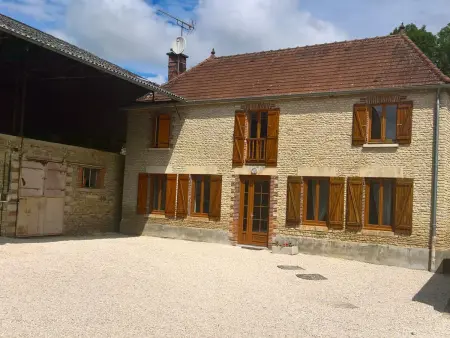 Location gite à Villy en Trodes, Gîte familial avec jardin clos et animaux admis près de Troyes
