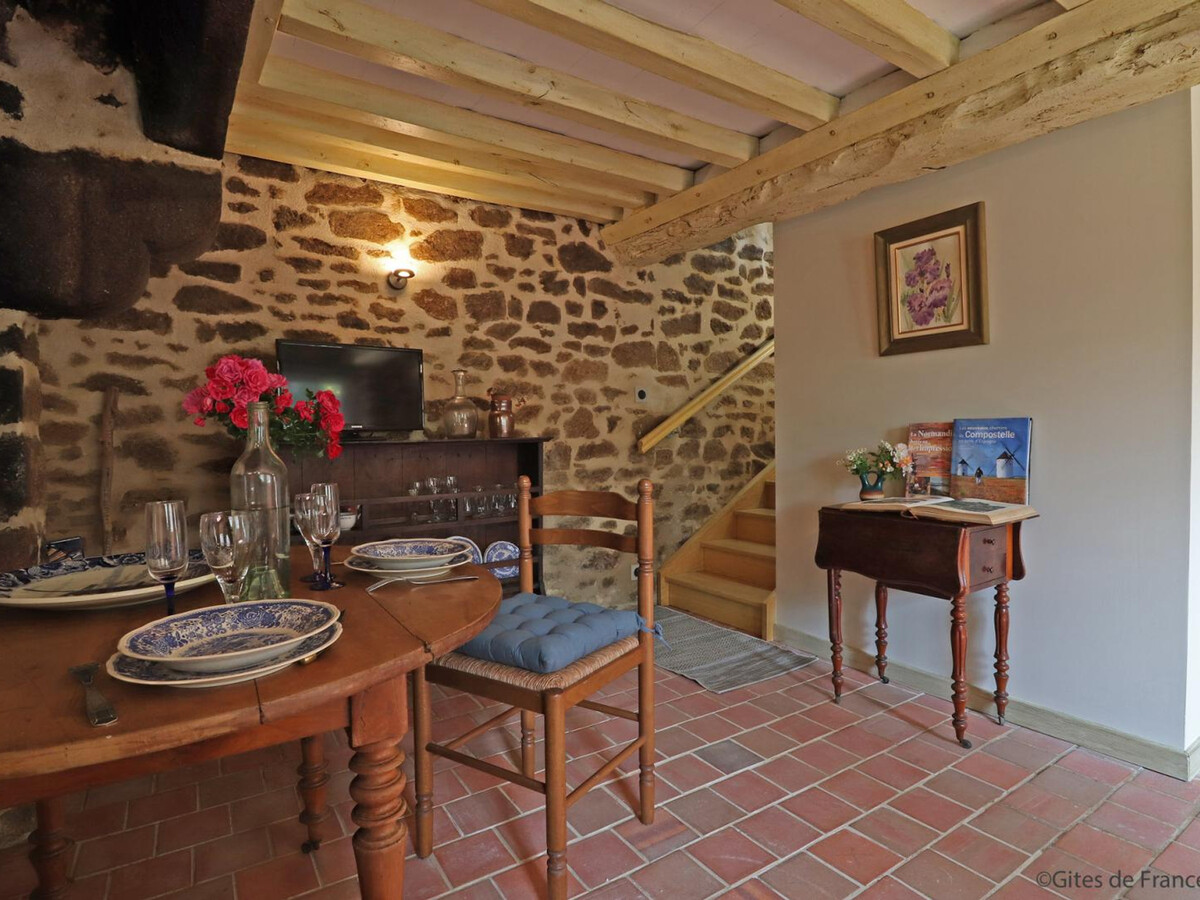 Maison du 15ème siècle avec jardin à Athis-Val de Rouvre - Photo 2