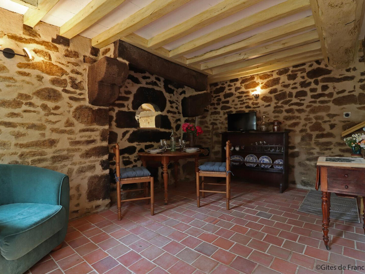 Maison du 15ème siècle avec jardin à Athis-Val de Rouvre - Photo 4
