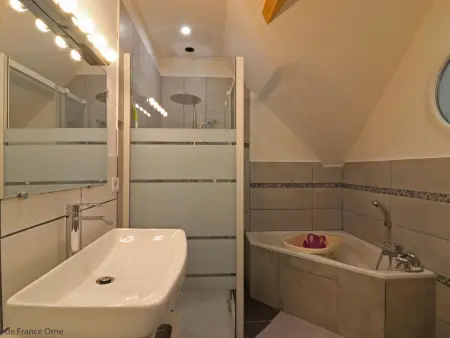 Gîte familial 14 pers. avec sauna et 1 ha de jardin : photo 36