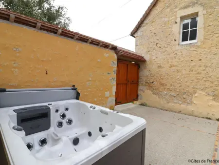 Longère Percheronne spacieuse avec jardin et spa en option - Photo 1