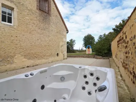 Longère Percheronne spacieuse avec jardin et spa en option - Photo 33