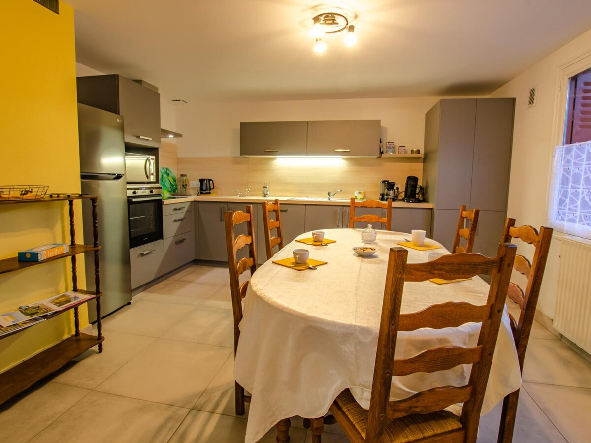 Gîte 6 pers. Mailly-le-Camp, terrain clos et terrasse couverte - Photo 9