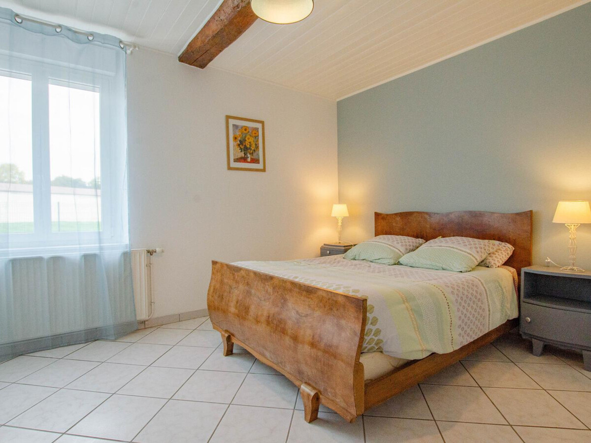Gîte 6 pers. Mailly-le-Camp, terrain clos et terrasse couverte - Photo 10