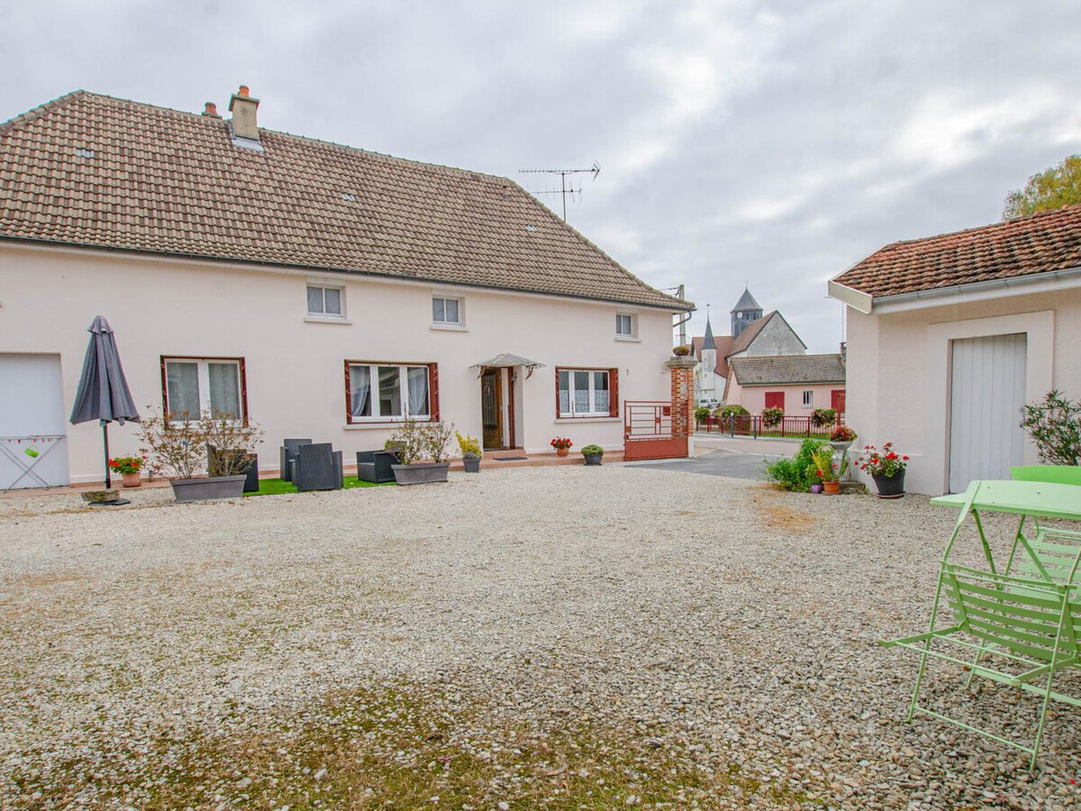 Gîte 6 pers. Mailly-le-Camp, terrain clos et terrasse couverte - Photo 15