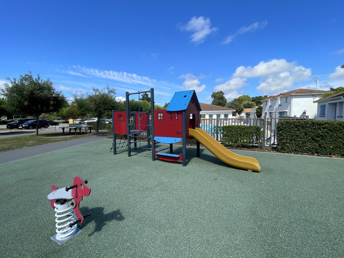 Maisonnette 4 pers, terrasse privée et accès piscine chauffée - Photo 14