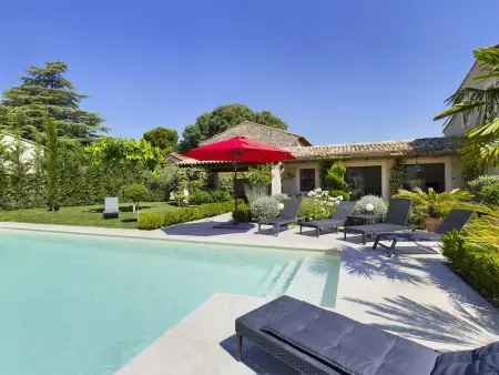 Location maison à Eygalières, Villa rénovée à Eygalières avec piscine chauffée
