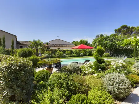 Villa rénovée 120m² à Eygalières, piscine chauffée : photo 7
