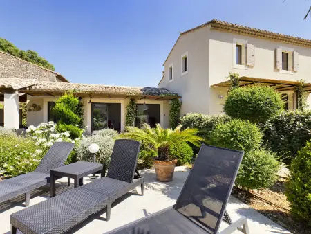 Villa rénovée 120m² à Eygalières, piscine chauffée : photo 9