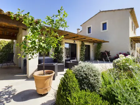 Villa rénovée 120m² à Eygalières, piscine chauffée : photo 10