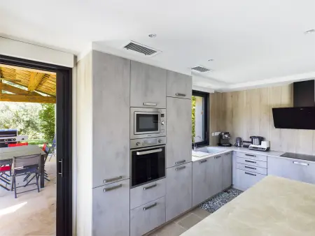 Villa rénovée 120m² à Eygalières, piscine chauffée : photo 13