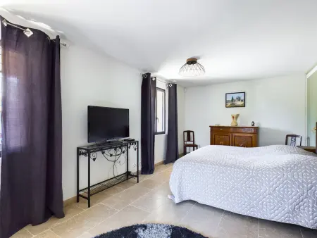 Villa rénovée 120m² à Eygalières, piscine chauffée : photo 16