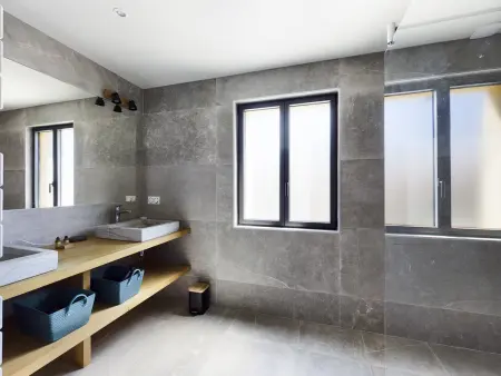 Villa rénovée 120m² à Eygalières, piscine chauffée : photo 17