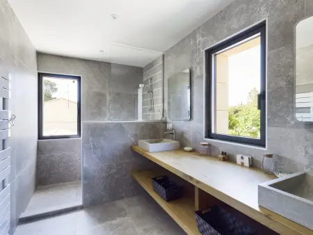 Villa rénovée 120m² à Eygalières, piscine chauffée : photo 19