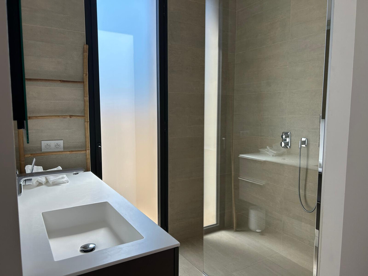 Villa contemporaine 4 chambres, piscine et pool house - Photo 21