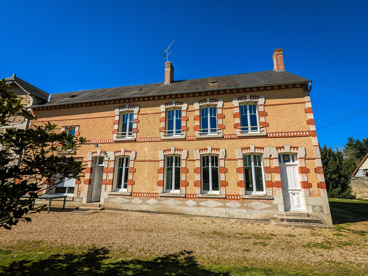 Moulin en Berry avec étang privé et barque - Photo 1