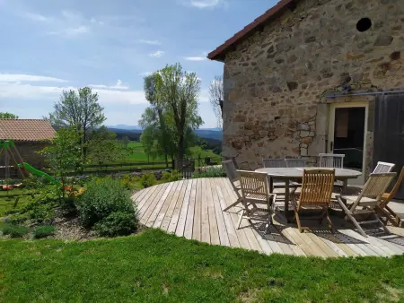 Location gite à Riotord, Gîte Familial à Riotord avec Jardin et Aire de Jeux