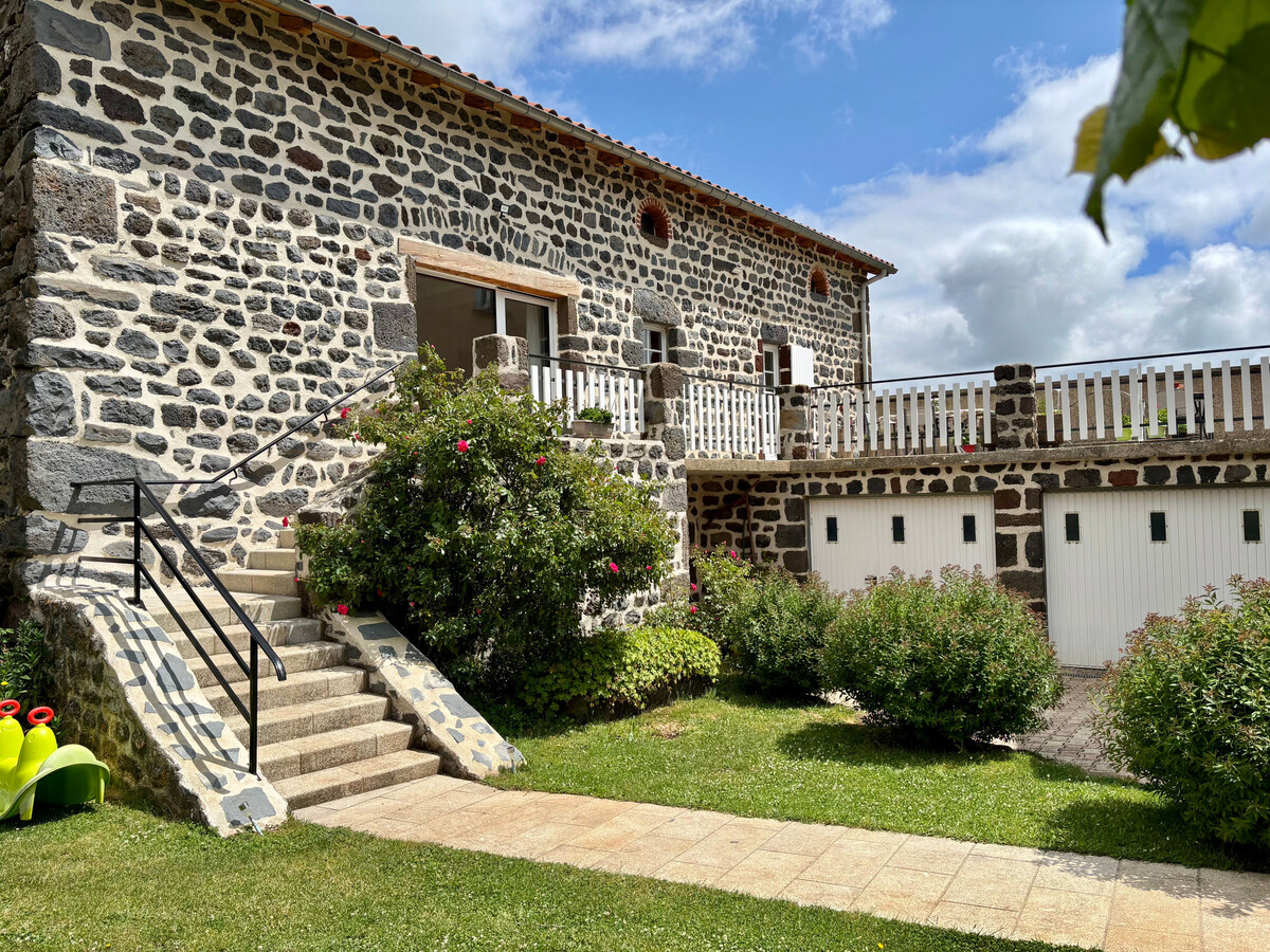 La Maison d'Amélina : gîte 6 pers. à Séneujols, tout inclus - Photo 1