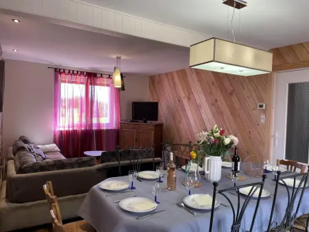 Gîte 8 personnes rénové, vue château à Pierrefitte-sur-Loire : photo 2