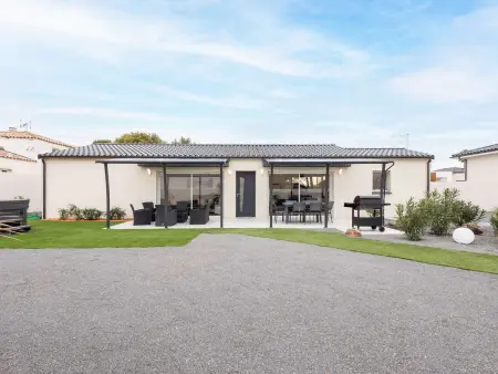 Villa T4 climatisée avec jardin, jacuzzi et Free WiFi à 600 m de la plage - Photo 1