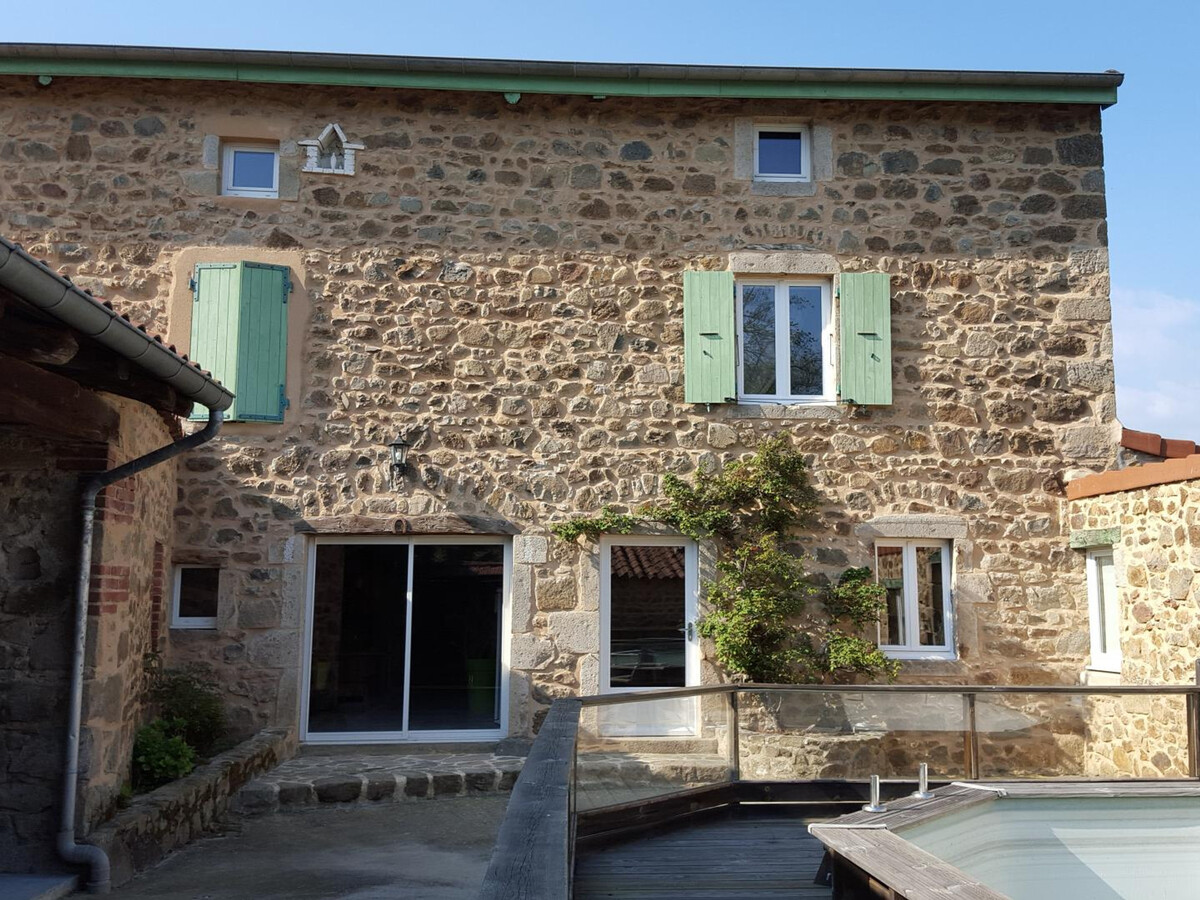 Le Vernat : gîte en pierre, piscine privée 5x3m - Photo 1