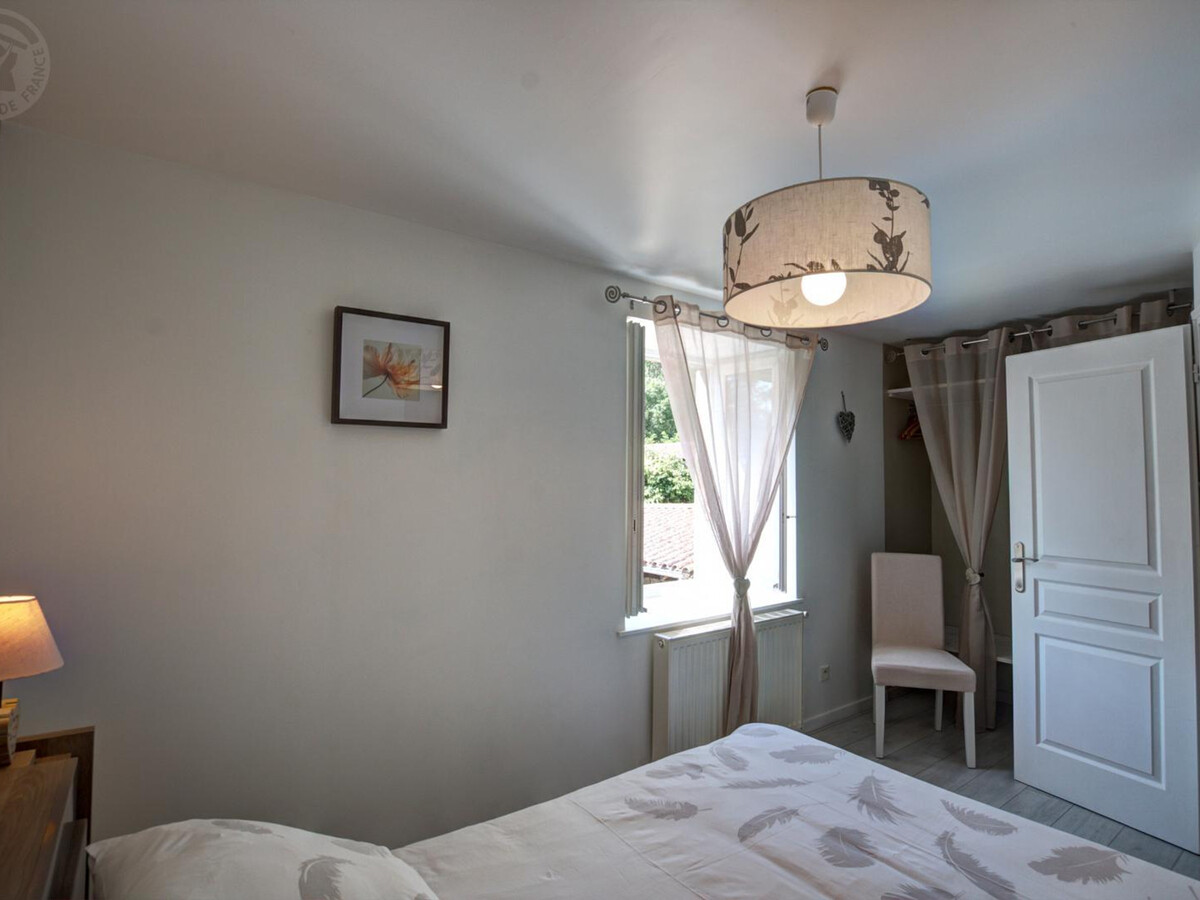 Le Vernat : gîte en pierre, piscine privée 5x3m - Photo 14