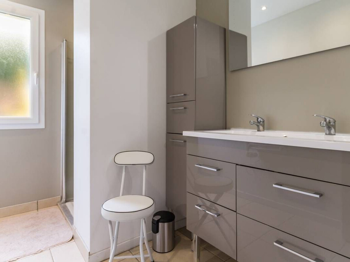 Maison contemporaine plain-pied à Nozay, 3 ch., jardin 700 m² - Photo 8