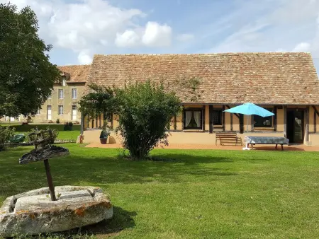 Location gite à Marolles les Braults, Maison de plain-pied avec jeux, coin pêche et musée du vélo à proximité