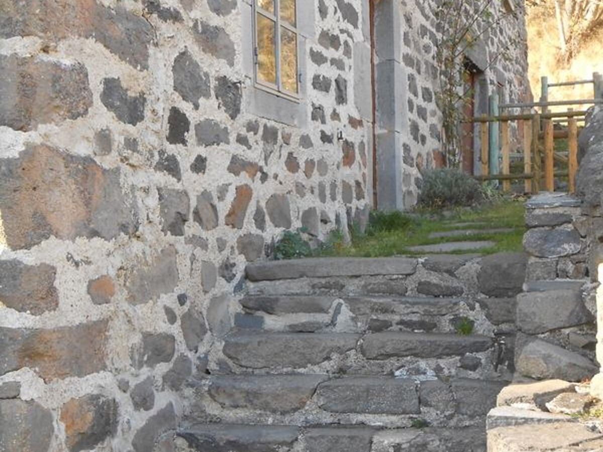 Gite en pierres avec terrain à Saint-Front, près du Mézenc - Photo 9
