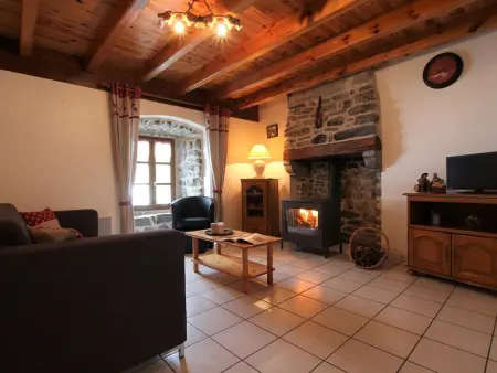 Location gite à Saint Front, Maison en pierres avec terrain près du Massif du Mézenc, idéale pour un séjour nature en famille