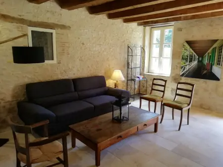 Gîte 8 pers. dans les communs du château d'Ainay-le-Vieil : photo 2