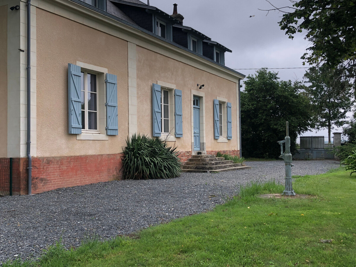 Gîte Bellevue à Écommoy, 4 chambres, 14 personnes - Photo 1