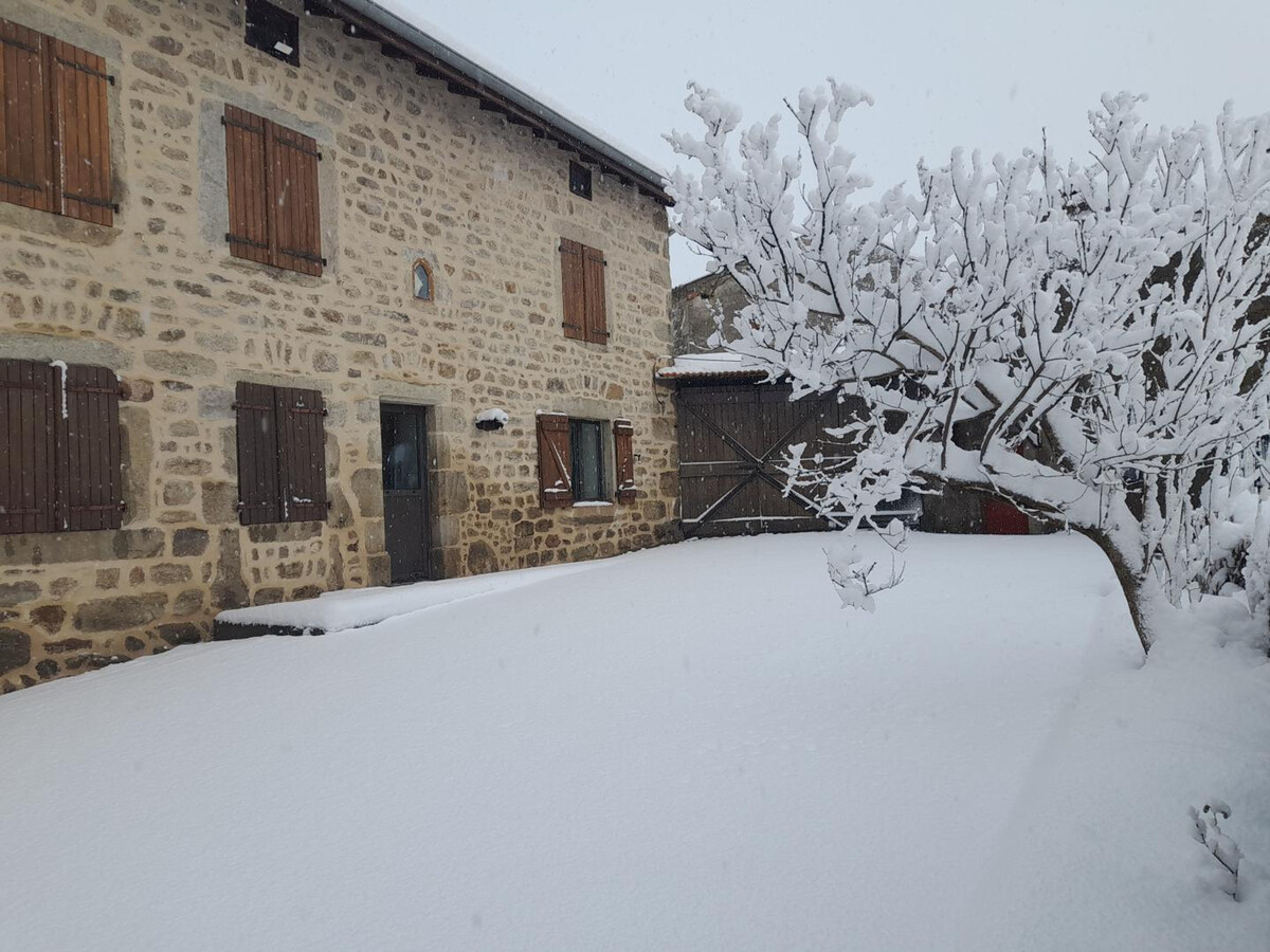 Ancienne ferme en pierre rénovée, 5 chambres à Chalmazel - Photo 24