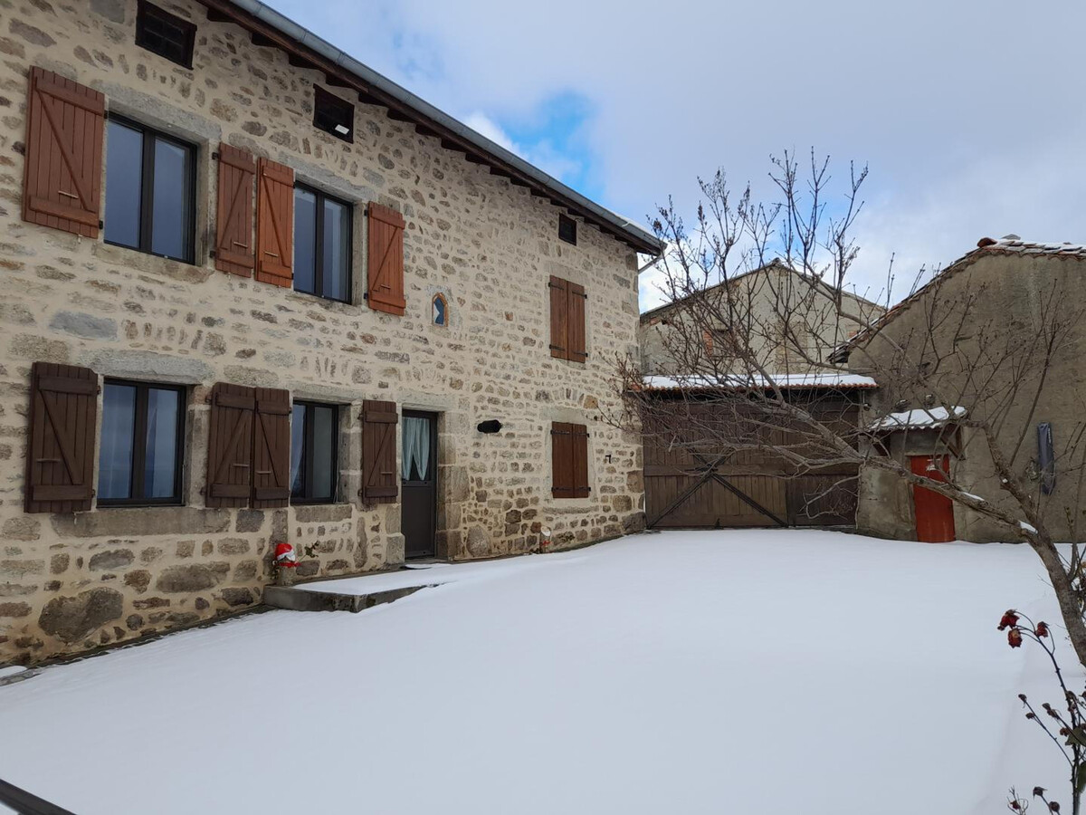 Ancienne ferme en pierre rénovée, 5 chambres à Chalmazel - Photo 26