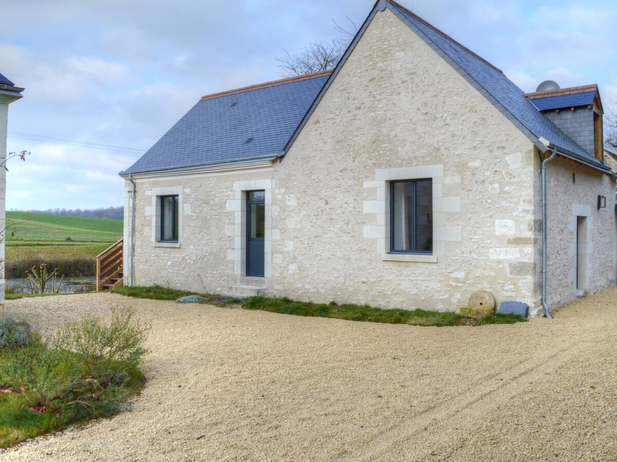 Gîte en pierre restauré à Luzillé, terrasse 12m² vue plan d'eau - Photo 4