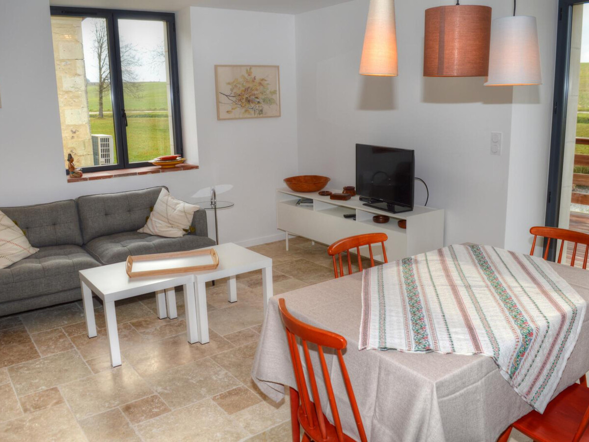 Gîte en pierre restauré à Luzillé, terrasse 12m² vue plan d'eau - Photo 5