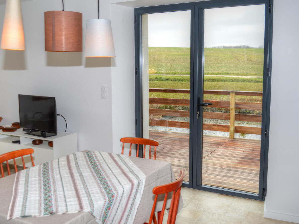 Gîte en pierre restauré à Luzillé, terrasse 12m² vue plan d'eau - Photo 6