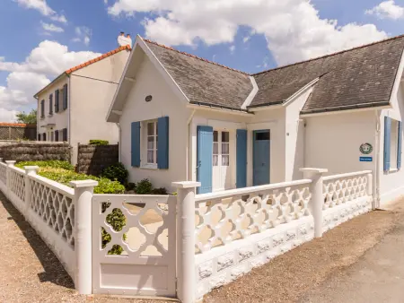 Location gite à La Bernerie en Retz, Charmant Gîte Familial à 30m de la Plage avec Cour Fleurie, Proche Commerces et Pêche à Pied