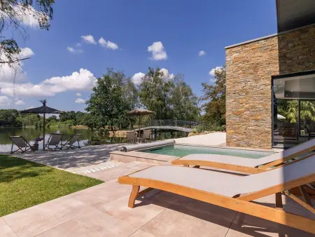 Location gite à Ligné, Villa Contemporaine avec Spa, Sauna, Piscine et Île Privative près de Nantes