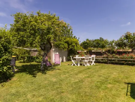 Location gite à Saint André des Eaux, Location saisonnière: Gîte cosy avec jardin clos, proche plages et parc de Brière, wifi inclus!
