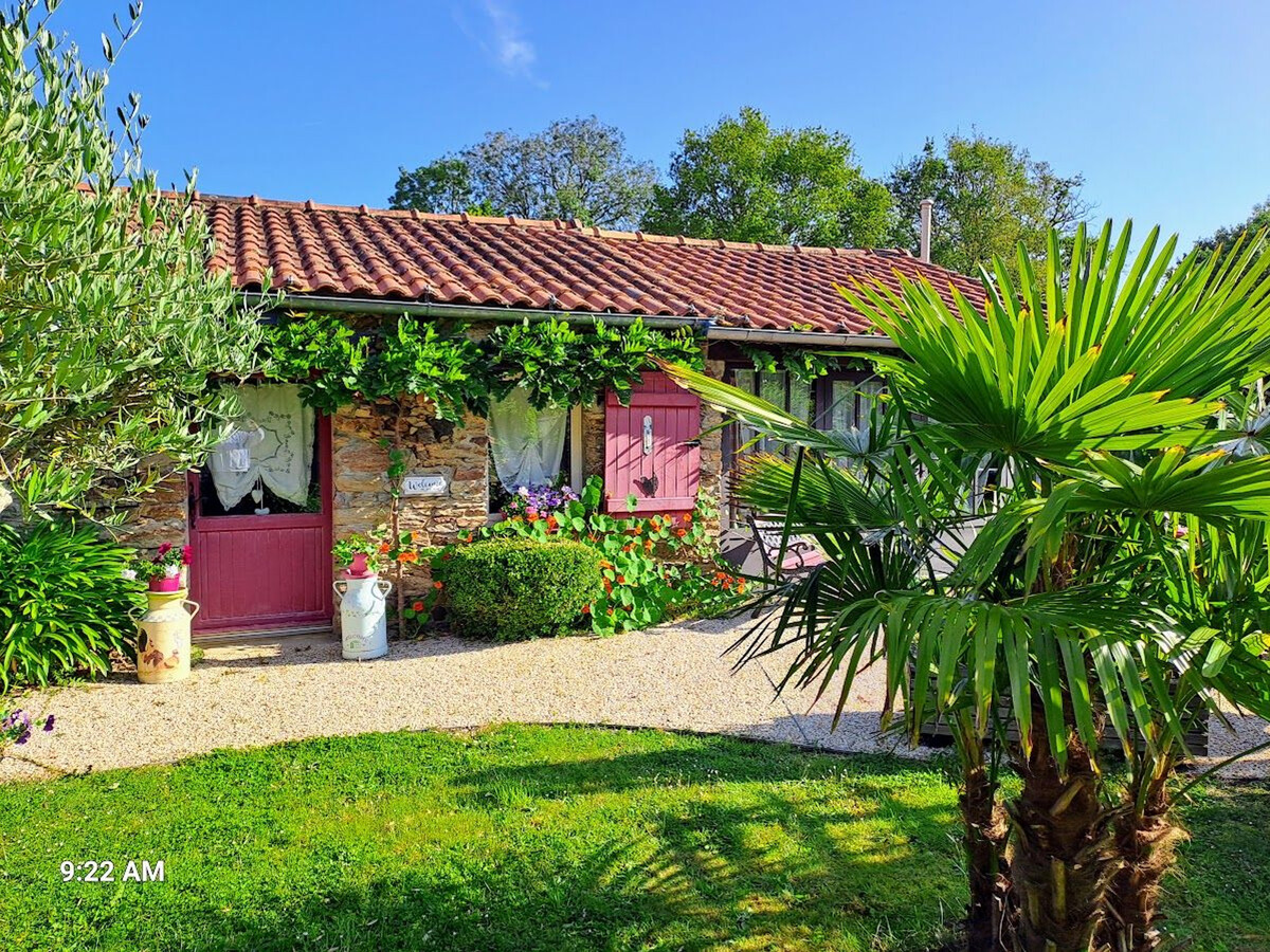 Gîte accessible en pierre de pays, jardin fleuri près Pornic - Photo 1