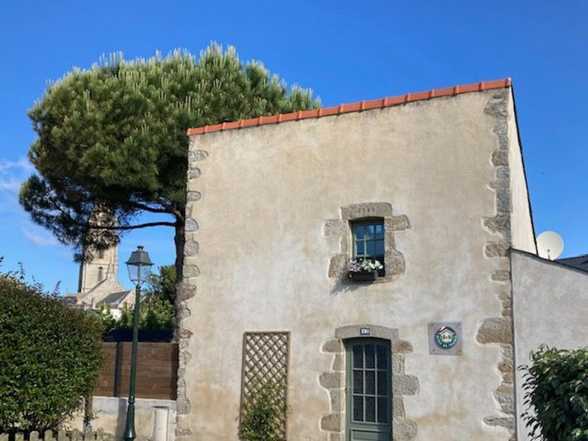 Maison en pierre 1870 rénovée, jardin 100m², 500m plages - Photo 1