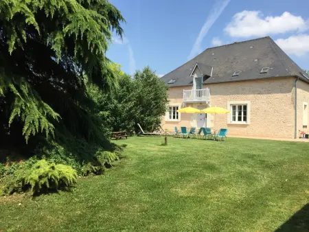Location gite à Épineu le Chevreuil, Manoir de charme avec jardin, salle de jeux et proche du Mans (25 min)