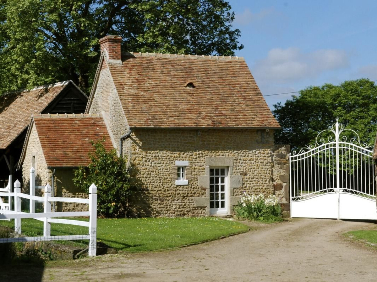 Gîte 2 pers. piscine chauffée & tennis à Maresché - Photo 1