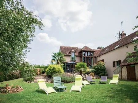 Location gite à Dollon, Gîte de charme avec SPA et cheminée, près du Mans, 7 chambres, WIFI, en bord de forêt de Vibraye