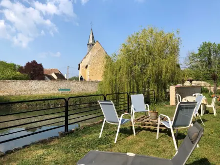 Location gite à Mézières sur Ponthouin, Gîte au bord de lOrne avec jardin et pêche, Animaux admis